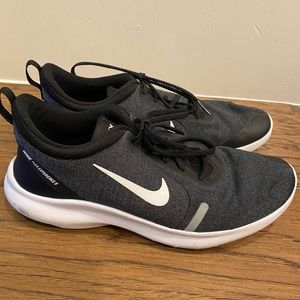 Nike Flex Experience 8... Black.. size 9
